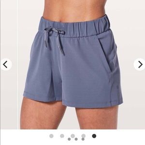 Lululemon On The Fly Short 2.5" Moody Blues